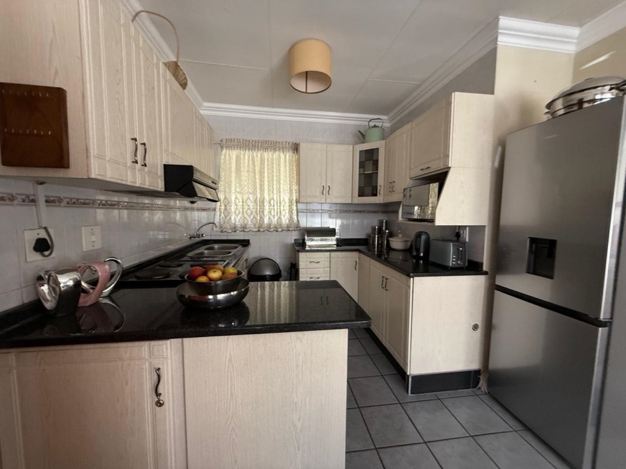 2 Bedroom Property for Sale in Safari Gardens North West